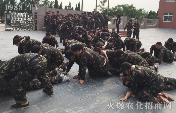 ��Խ������ƴ���^����