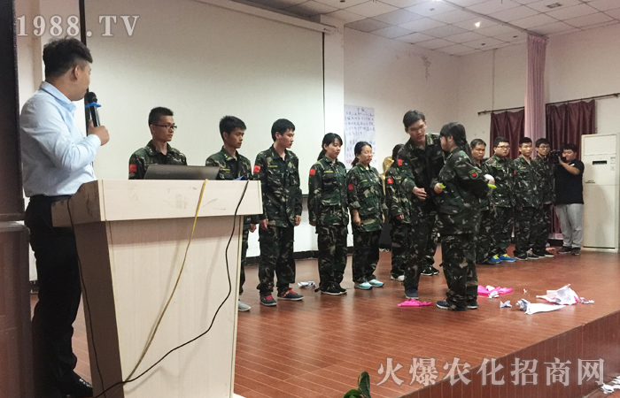 ��Խ������ƴ���^����