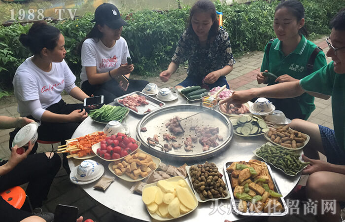 ������������ؓ�ഺ���y�ֲ��M������ǰ�У�