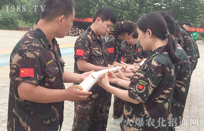 ����������