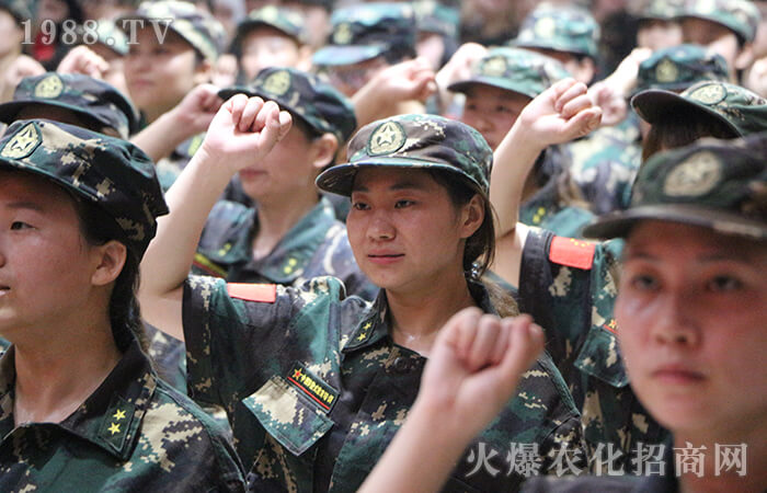 ���ڳ�Խ������ƴ���Є�����