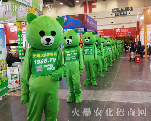     小熊爆爆，想要抱抱！2019鄭州肥料會(huì)抱抱熊萬(wàn)眾矚目！