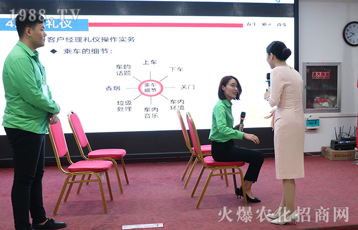 ��һ���r�̱���΢Ц����