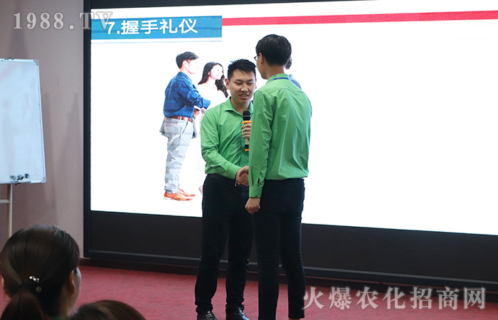 ׌�Y�x����ÿ����(x��)��(ji��)�����݃�(y��u)���^һ����