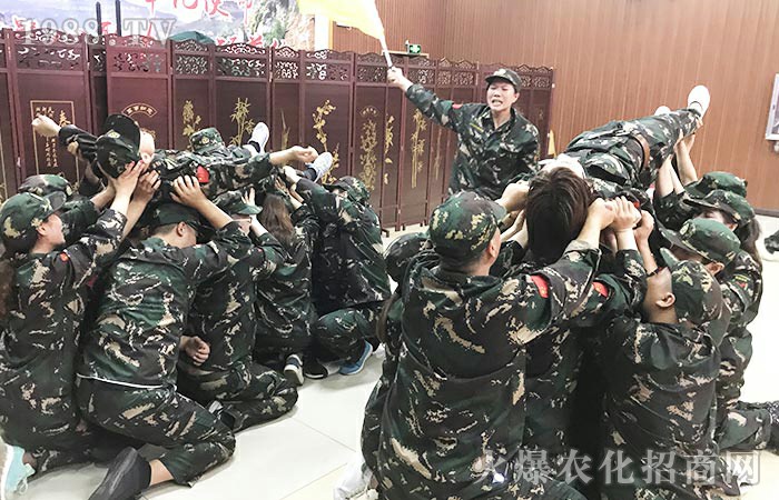 不拋棄，不放棄！艱苦奮斗，自力更生！