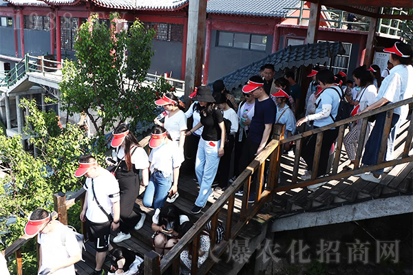 ɽˮ�f�̣����к��\(y��n)