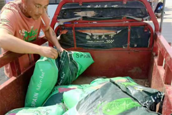 復(fù)合肥漲價(jià)瘋狂 ，而這幾款高端進(jìn)口新型肥卻成了市場(chǎng)香餑餑！