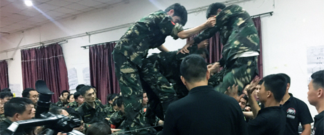 不拋棄，不放棄，全力以赴火爆人，凝聚一心戰(zhàn)佳績！