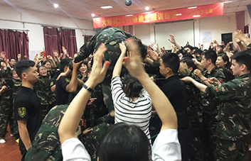 贏了一起狂，輸了一起扛！