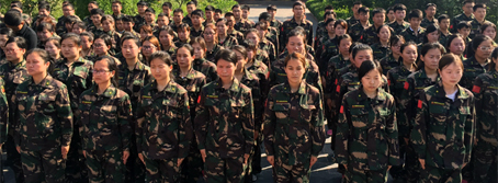 冬練三九，夏練三伏；火爆狼群，千錘百煉；