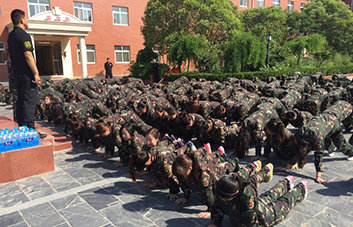 遵守承諾，穿上迷彩服我們就是軍人！