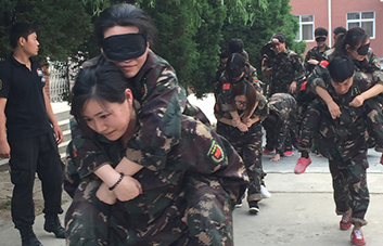 不管沿途有多艱險，我都將攙扶著你勇敢前行！