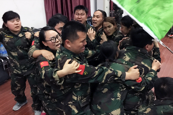 不輕言放棄，是對夢想的執(zhí)著；不輕易服輸，是對成功的渴望！