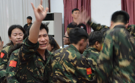 滿腔熱血為榮譽，拼搏奮斗比高低！