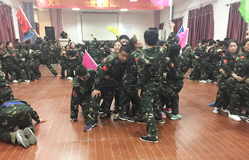 共同的夢想讓火爆家人擁有承受一切的力量！