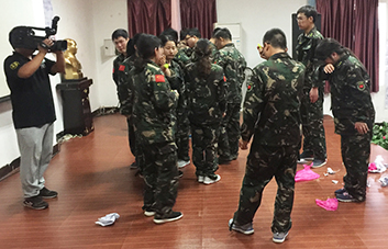 要想比別人優(yōu)秀，就要付出不亞于任何人的努力！