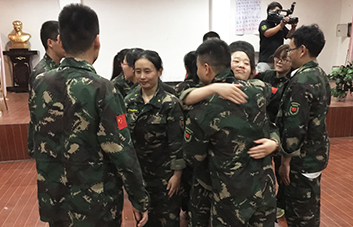 人生不易，要學會贊美他人！