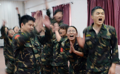 勇者無所畏懼，強者奮勇爭先！