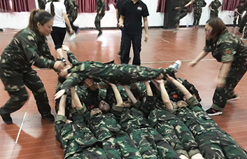 默契配合、高效協(xié)作，把不可能變?yōu)榭赡埽? />
                <p>默契配合、高效協(xié)作，把不可能變?yōu)榭赡埽?/p>
            </li>
            <li>
            	<img src=