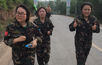 火爆人不拋棄、不放棄、勇往直前！