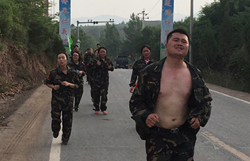 這不僅僅是徒步，更是團隊的融合！